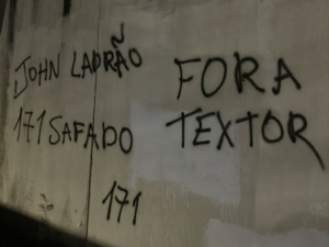 Muros do centro de treinamento do Botafogo foram pichados