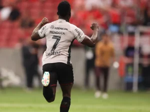 Speed Mendoza marca o primeiro gol do Brasileirão 2026