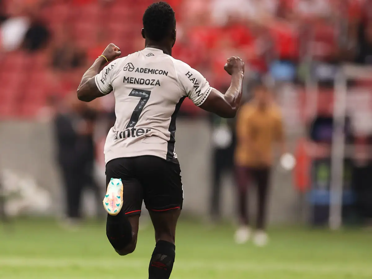 Speed Mendoza marca o primeiro gol do Brasileirão 2026