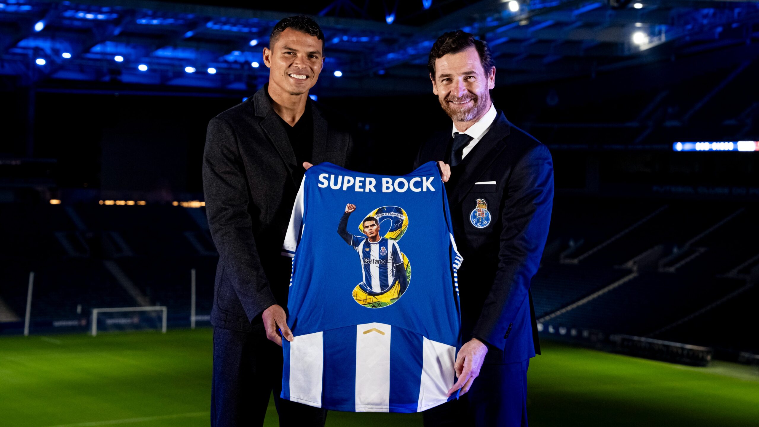 Thiago Silva é apresentado oficialmente como novo reforço do FC Porto