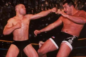 Arthur Mariano em registro histórico do vale-tudo, representando a era mais dura dos esportes de combate e seu legado no MMA.