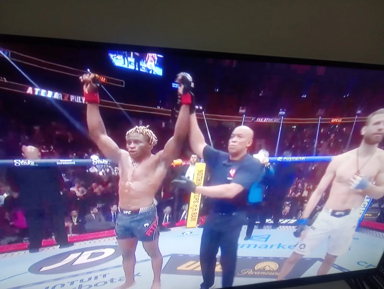 Ateba Gautier domina Andrey Pulyaev no UFC 324