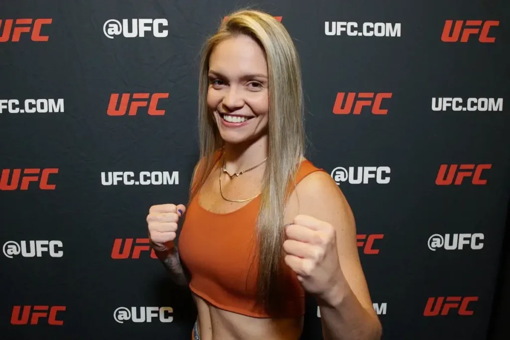 Tainara Lisboa durante preparação e atuação no UFC, em entrevista exclusiva ao RTI Esporte