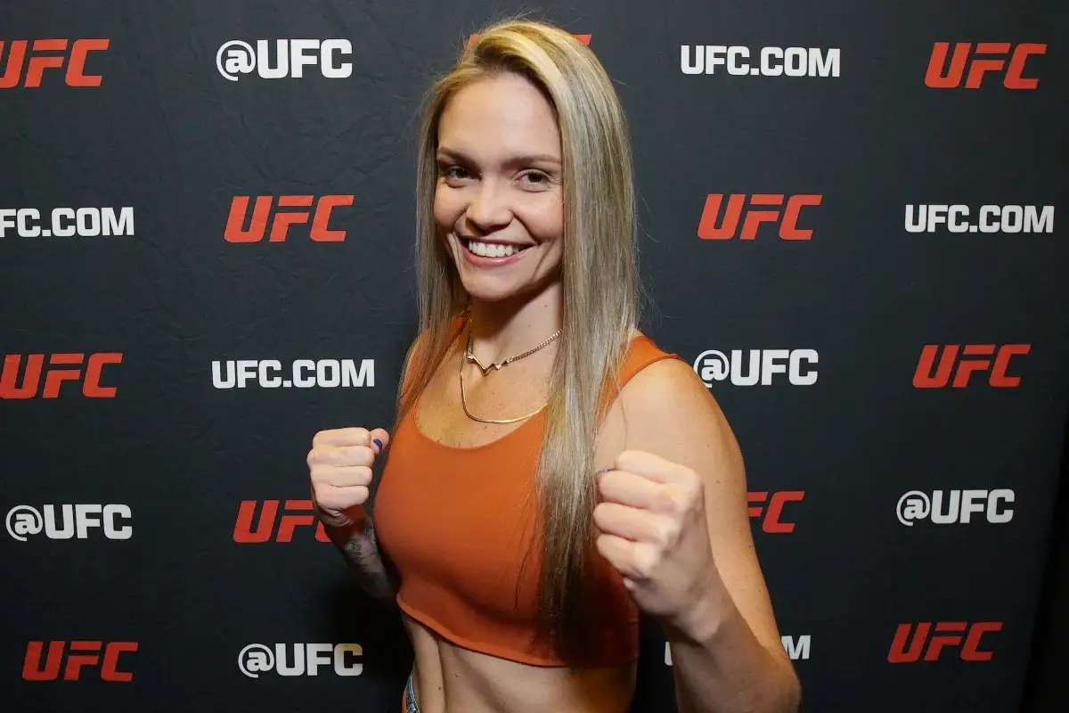 Tainara Lisboa durante preparação e atuação no UFC, em entrevista exclusiva ao RTI Esporte