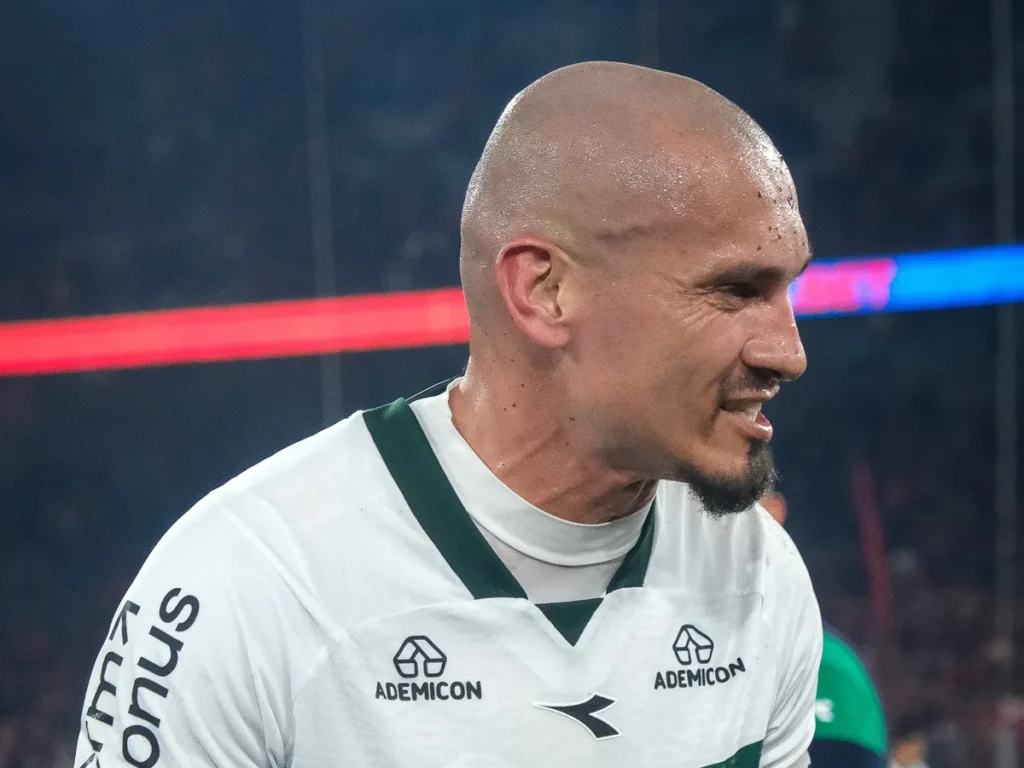 Coritiba garante a permanência do zagueiro Maicon; saiba detalhes