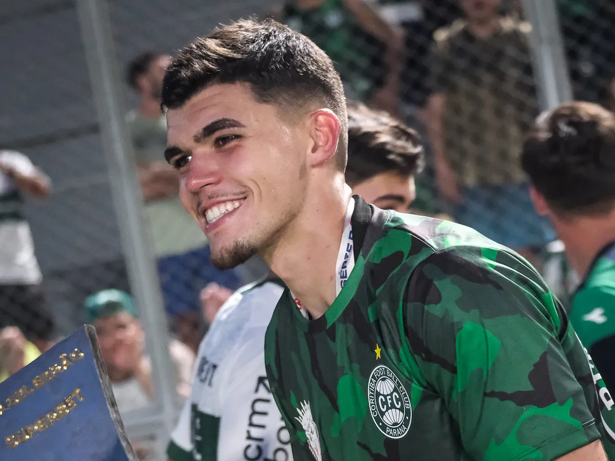 Coritiba recusa oferta do Flamengo pelo goleiro Pedro Morisco; saiba valores