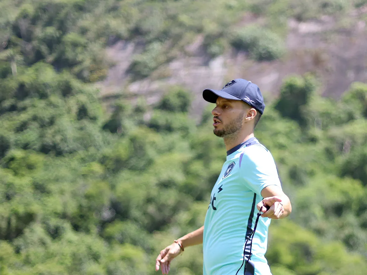 Martín Anselmi tem data definida para estrear pelo Botafogo; saiba detalhes