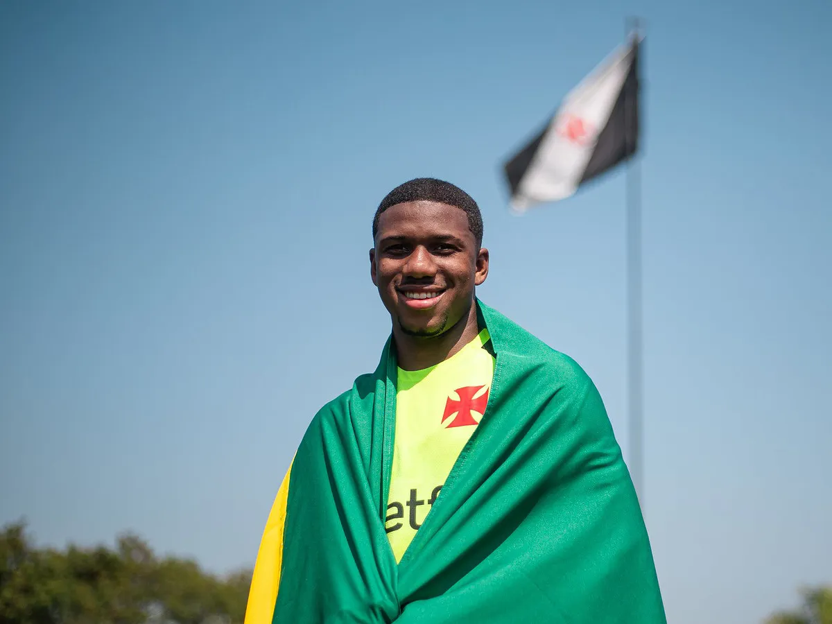 Vasco acerta saída de Leandrinho para clube da Arábia Saudita; saiba detalhes