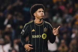 Los Angeles decide valor para negociar atacante com Wolfsburg; saiba detalhes