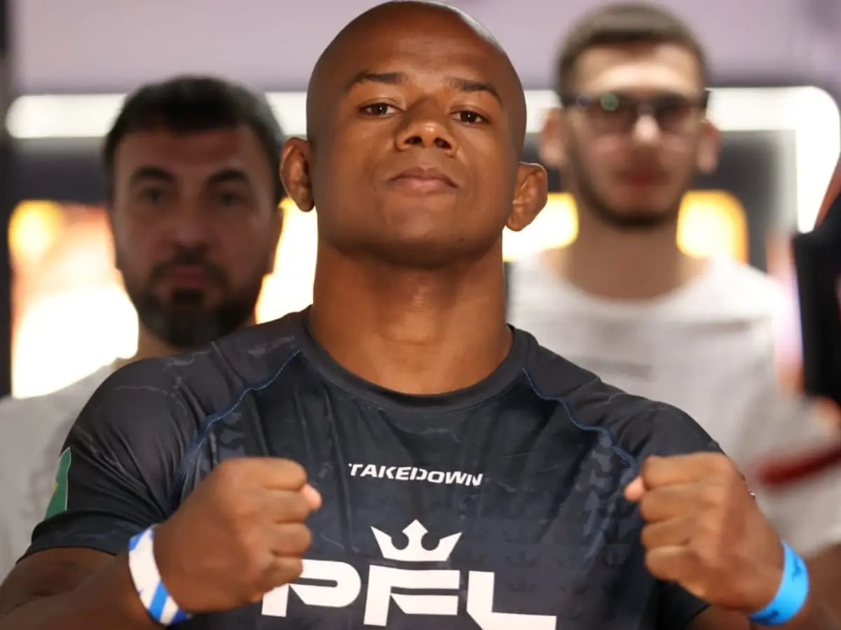 Jhony Gregory no PFL Dubai, durante evento internacional da organização.