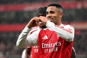 Arsenal goleia o Wigan com brilho brasileiro e avança às oitavas da FA Cup