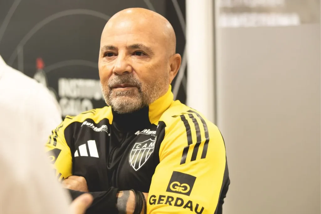 Nem Atlético-MG, nem Flamengo: Jorge Sampaoli soma valor milionário em indenizações; veja quem pagou a maior multa