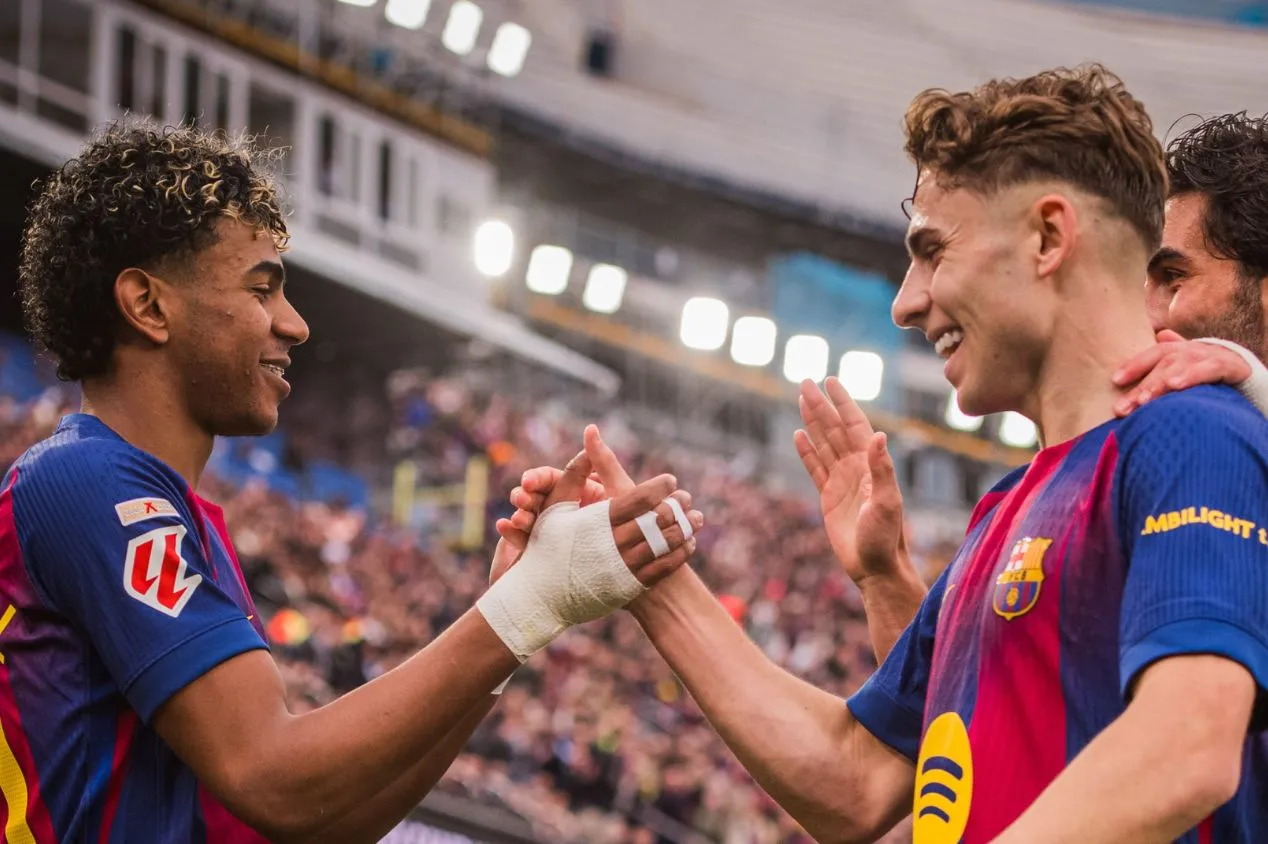 Barcelona goleia Villarreal com hat-trick de Lamine Yamal e abre quatro pontos na liderança