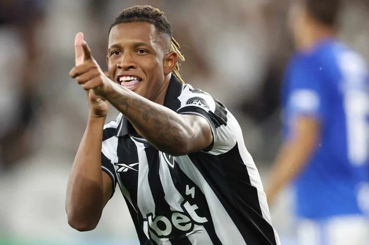 Botafogo negocia dívida com empresários de Danilo e tenta acordo amigável