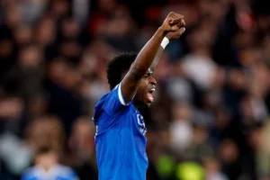 Vinícius Júnior vira 2º maior artilheiro brasileiro da Champions League e decide para o Real Madrid