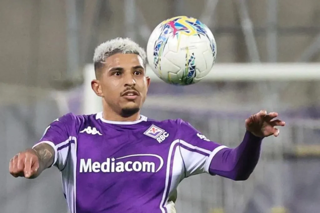 Dodô se destaca, Fiorentina vence o Como e segue viva na luta contra o rebaixamento