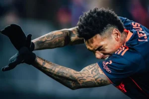 Flamengo observa Igor Jesus e condiciona investida ao futuro do Nottingham Forest