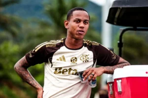Negociação entre Bragantino e Flamengo por Wallace Yan não avança; saiba detalhes