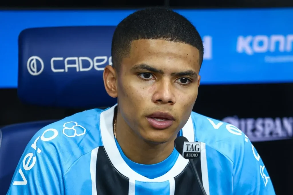 Grêmio: José Enamorado é afastado e treina em separado dos companheiros