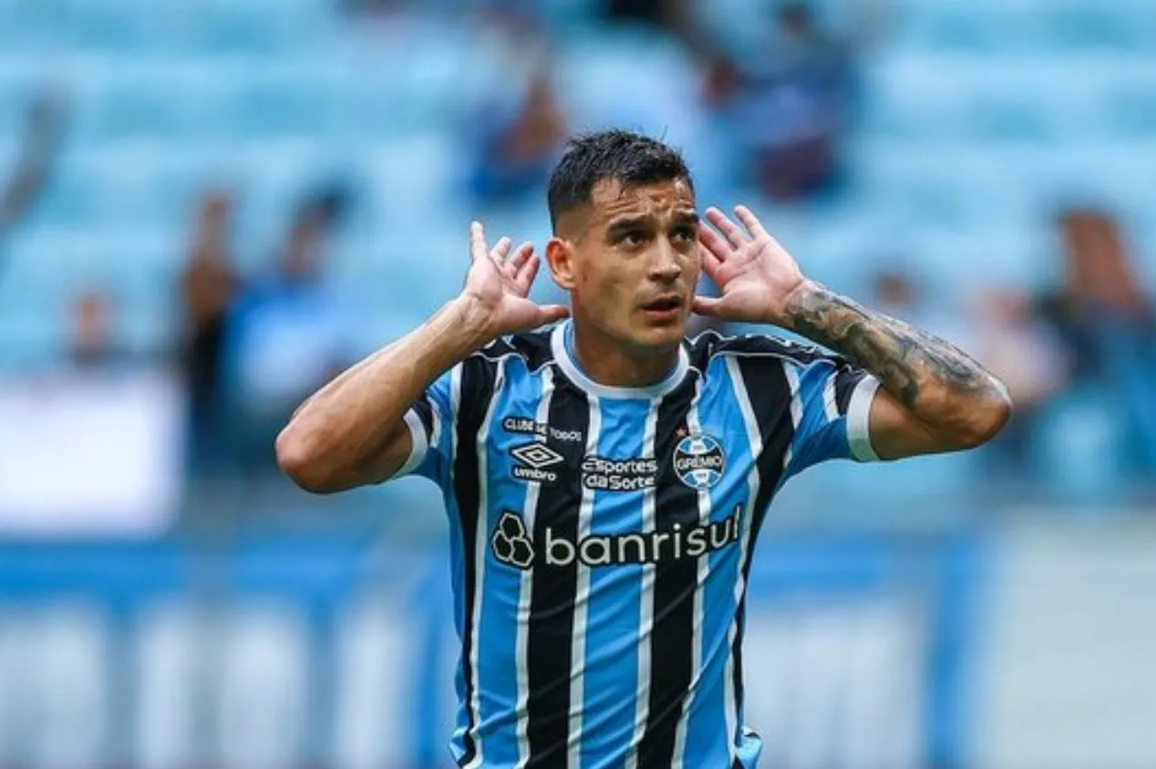 Grêmio tenta negociar Franco Cristaldo, mas meia exige salários até o fim do contrato
