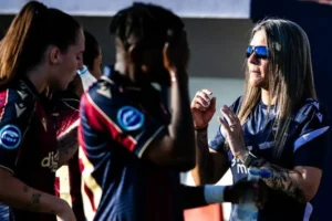 Corinthians negocia com ex-técnica da Seleção Brasileira para comandar equipe feminina