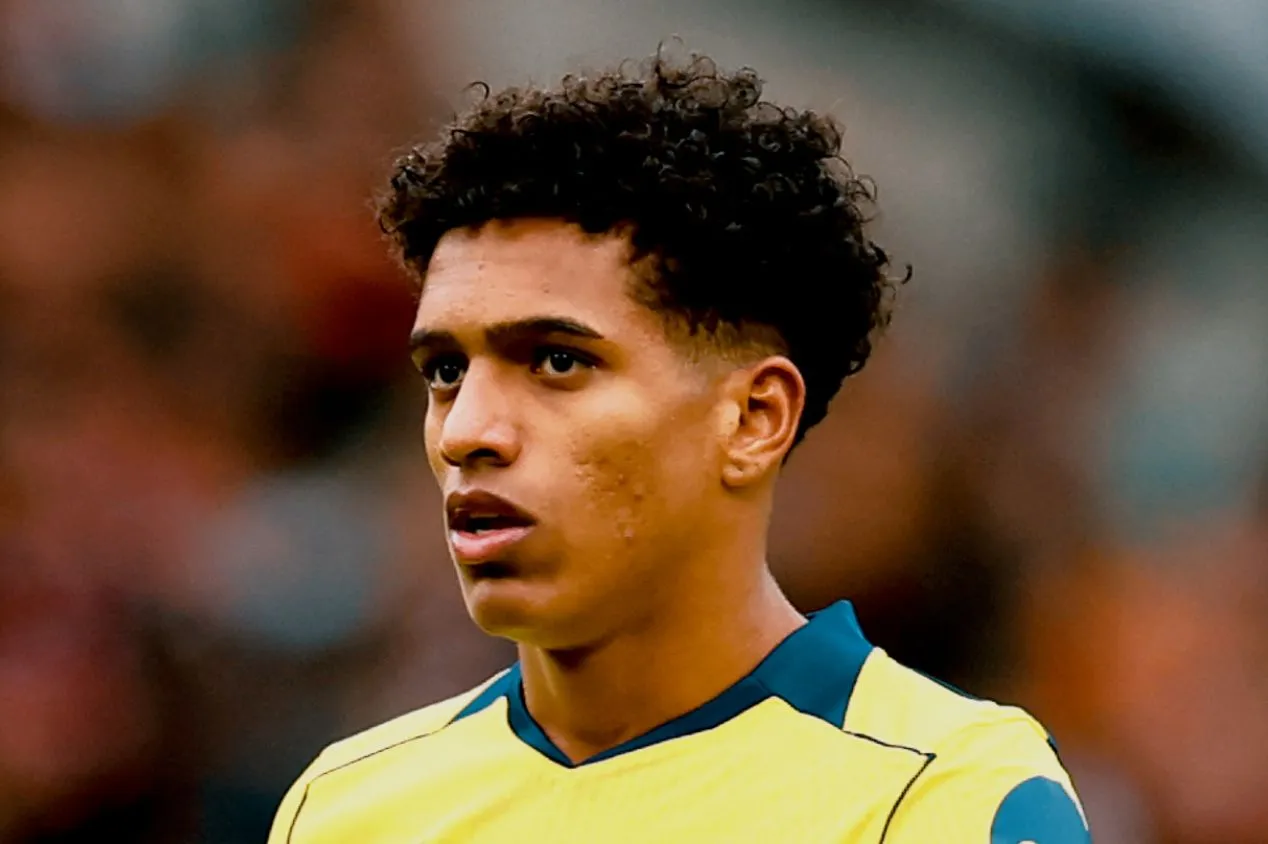 Ex-Santos, Souza estreia pelo Tottenham em derrota para o Manchester United