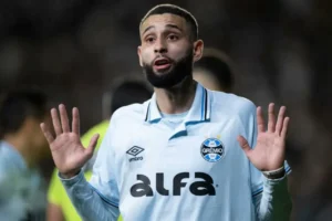 Palmeiras prepara proposta por Wagner Leonardo e esbarra em pedida do Grêmio; saiba valor