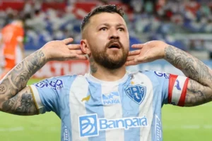 Paysandu tenta acordo com Rossi, mas impasse milionário segue na Justiça; saiba valor