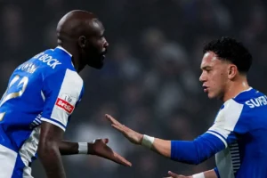 Pepê se destaca, Thiago Silva entra no segundo tempo e Porto fica no empate com o Sporting