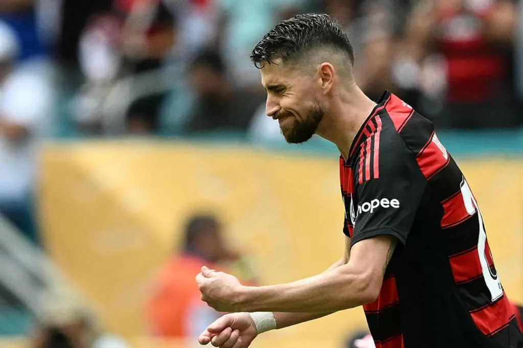 Flamengo aguarda evolução de Jorginho para decisão da Recopa contra o Lanús