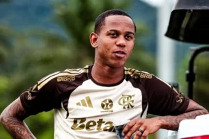 Negociação é reaberta, e Flamengo se aproxima de vender Wallace Yan ao Bragantino