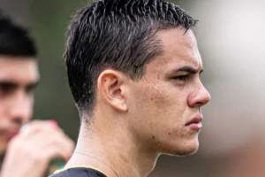 Coritiba anuncia lateral do Santos por empréstimo até o fim da temporada; saiba detalhes