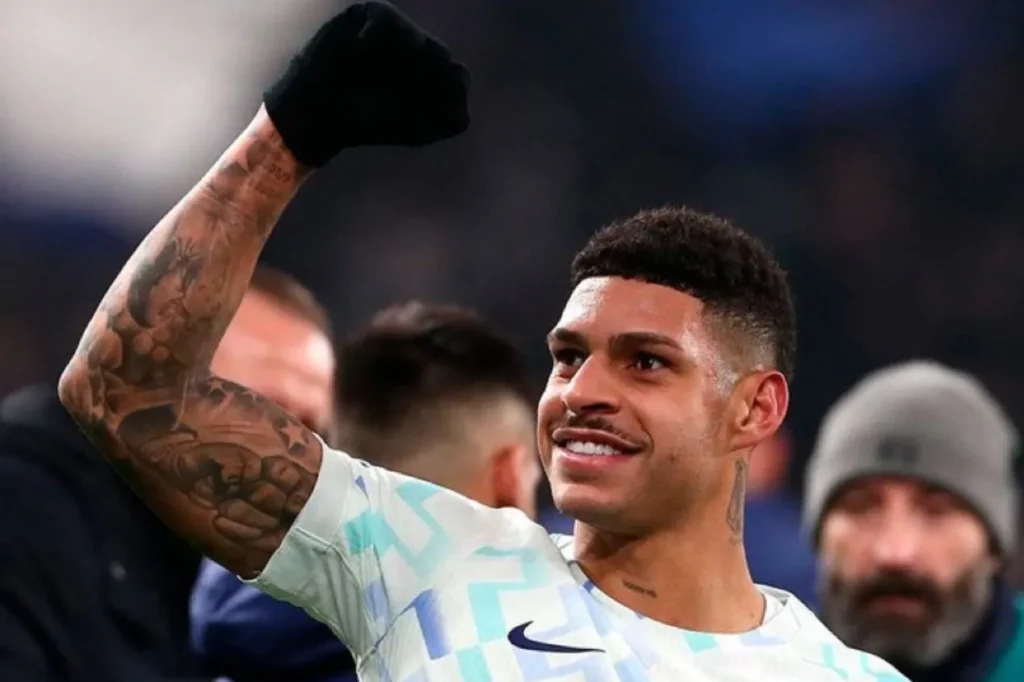 Ex-Botafogo brilha, desencanta e ganha força na Internazionale