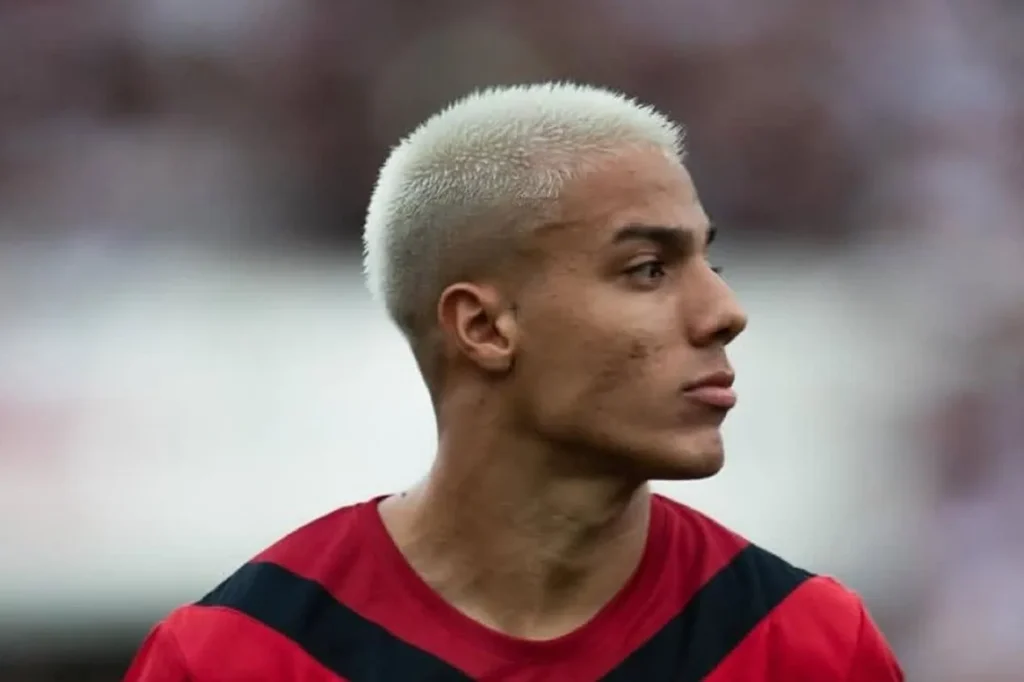 Sport acerta empréstimo de Carlos Alberto ao Al-Ittihad Kalba, dos Emirados Árabes; saiba valores