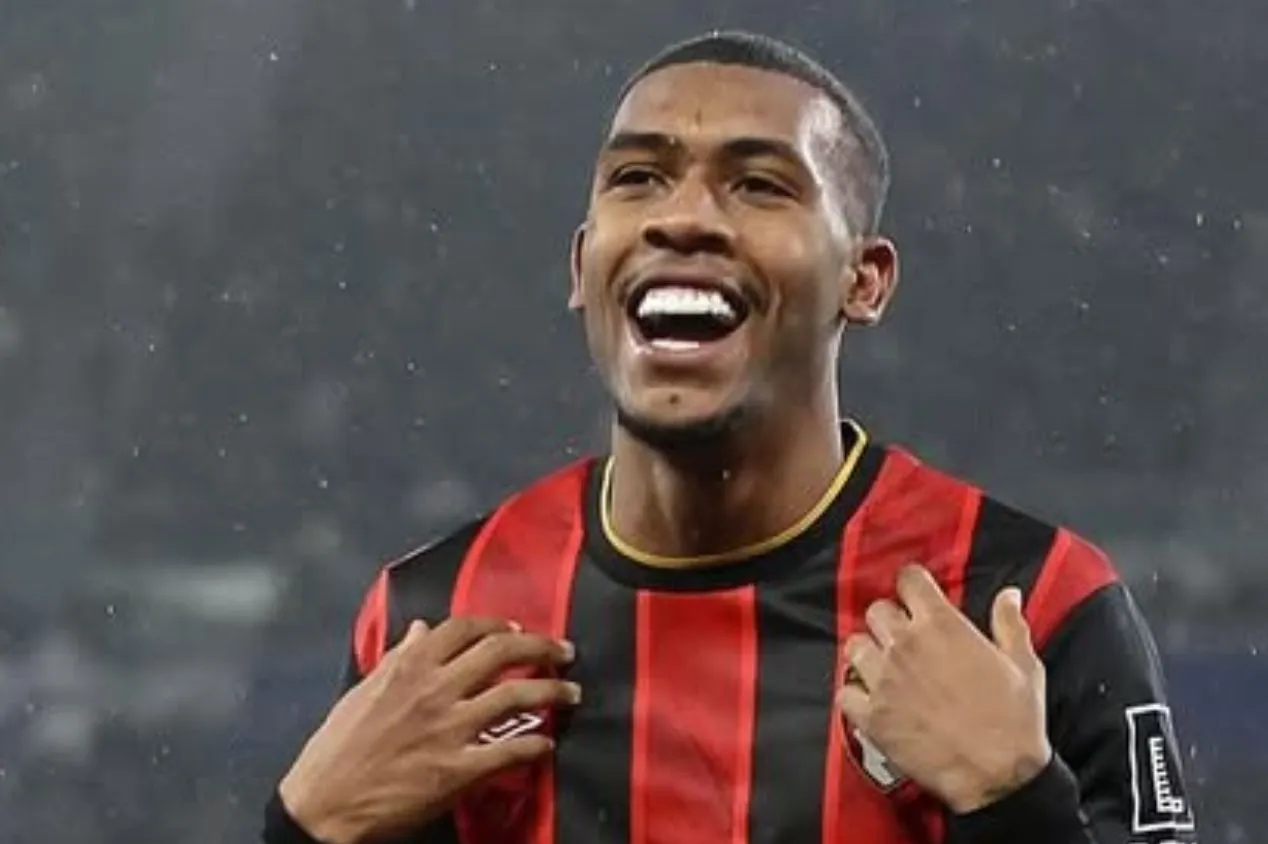 Rayan começa bem no Bournemouth e encara rotina controlada fora de campo