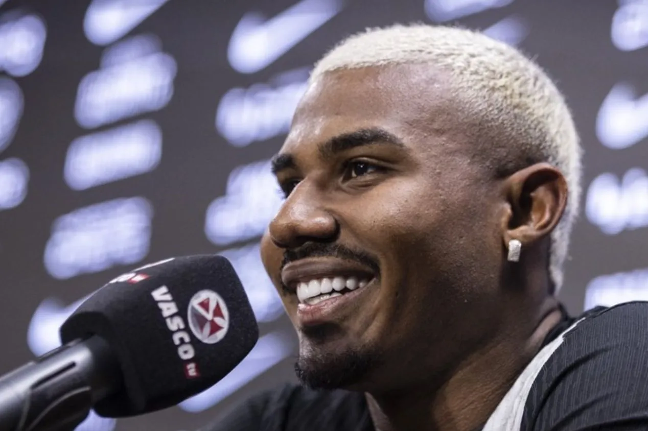 Vasco relaciona Cuiabano pela primeira vez e terá retorno de Thiago Mendes contra o Santos