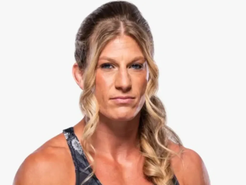 Kayla Harrison, campeã peso-galo do UFC, segue em recuperação e planeja retorno aos octógonos para junho de 2026