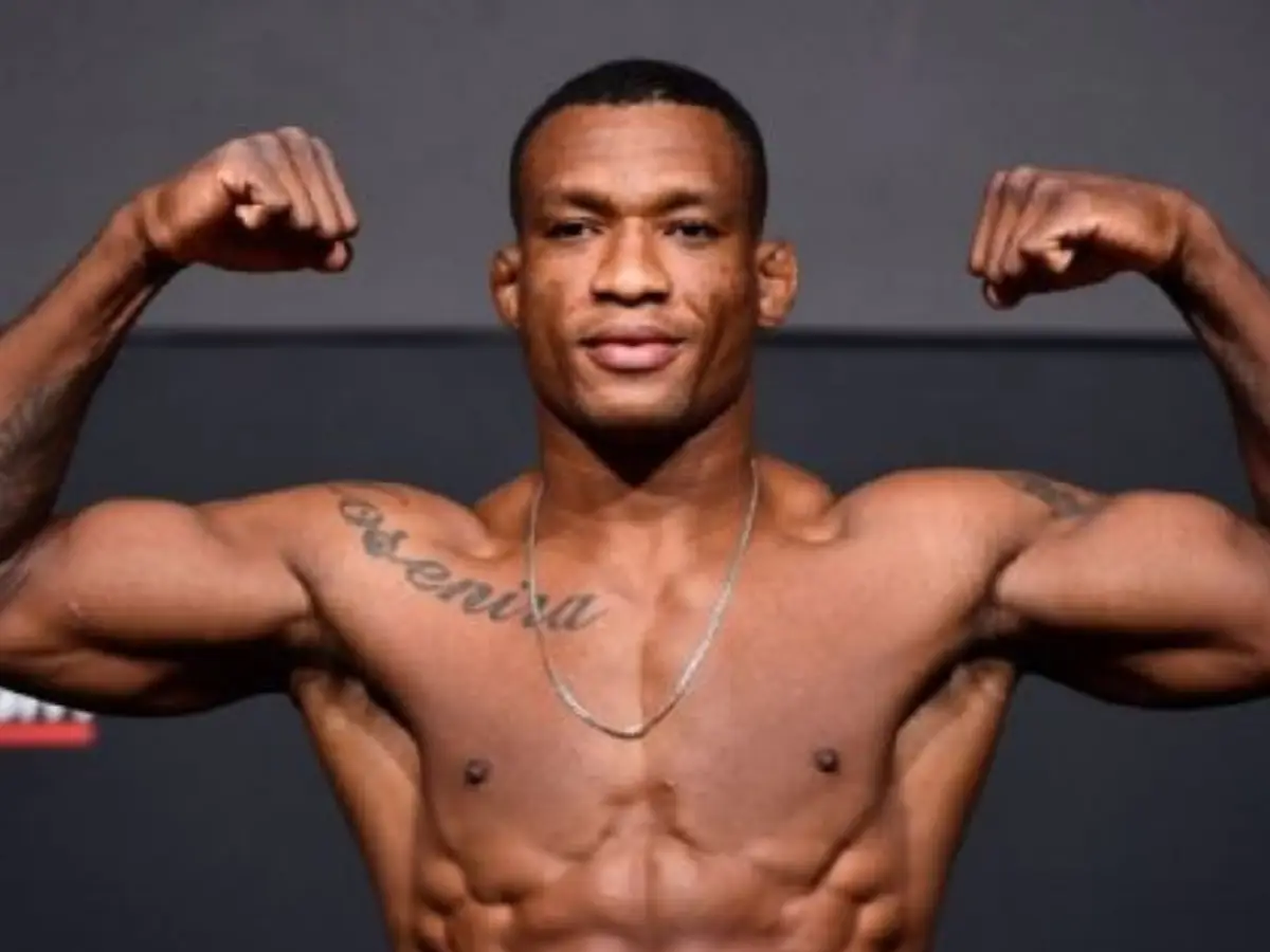 Jailton “Malhadinho” Almeida durante pesagem