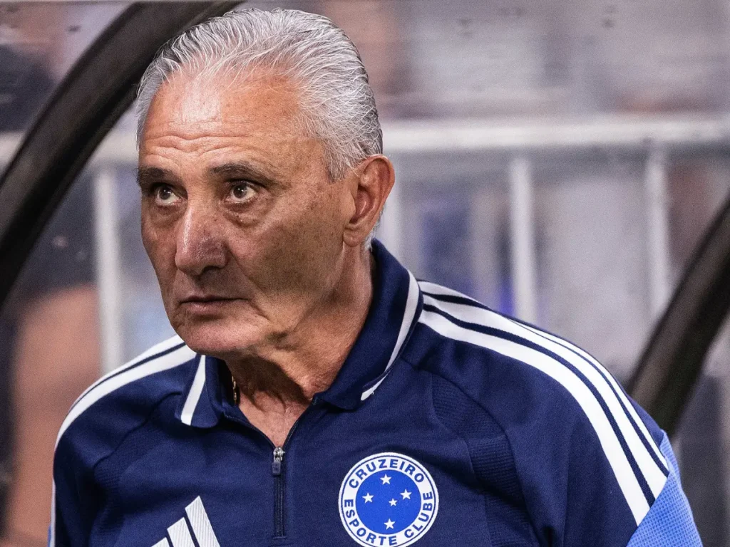 Cruzeiro perde de virada para o Coritiba, no Mineirão