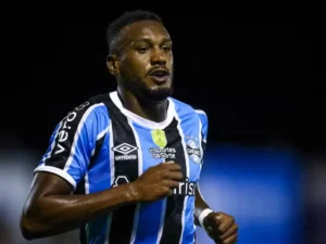 Ednílson se apresenta ao Botafogo após Grêmio confirmar rescisão: saiba detalhes
