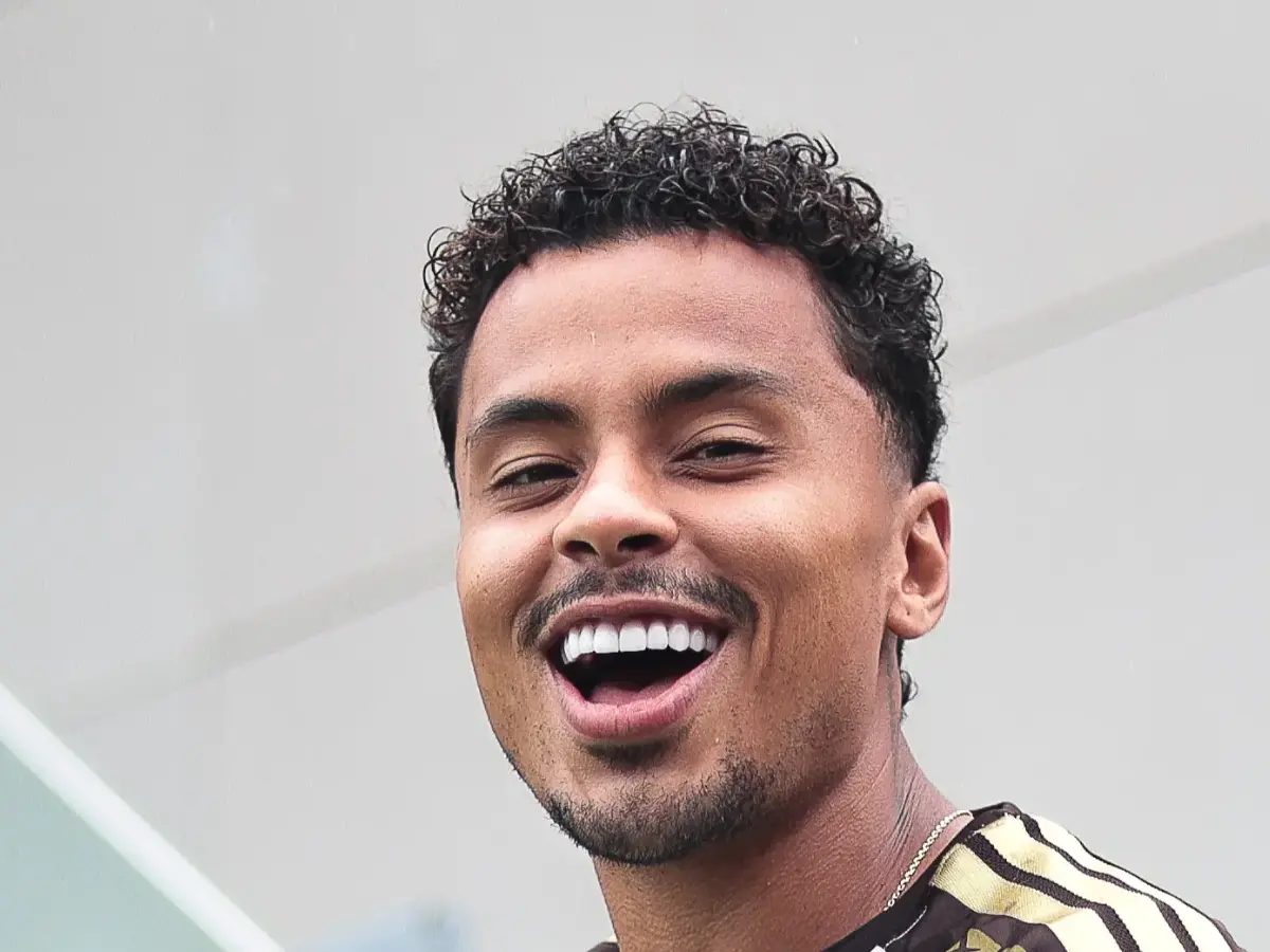 Allan chega a São Paulo para exames e acerto com o Corinthians