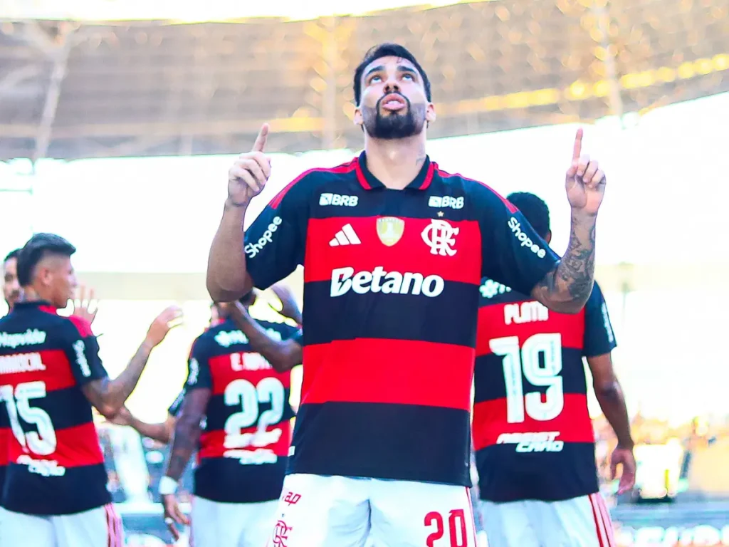 Quando foi o último gol de Lucas Paquetá pelo Flamengo, antes de marcar no Botafogo; saiba mais