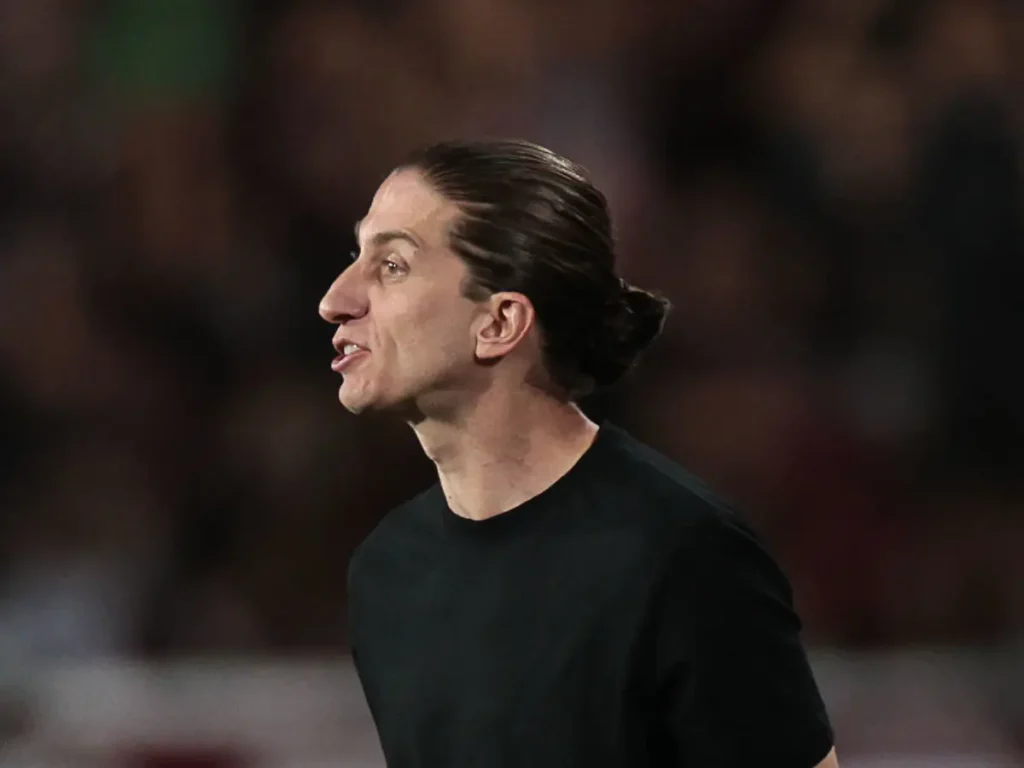 Filipe Luís celebra reencontro com a vitória e detalha planos para Paquetá e Arrascaeta