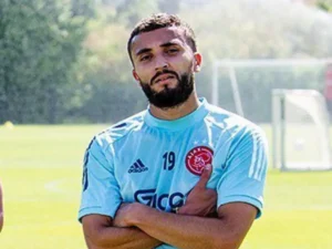 Corinthians avalia contratação do meia Zakaria Labyad, que está livre no mercado