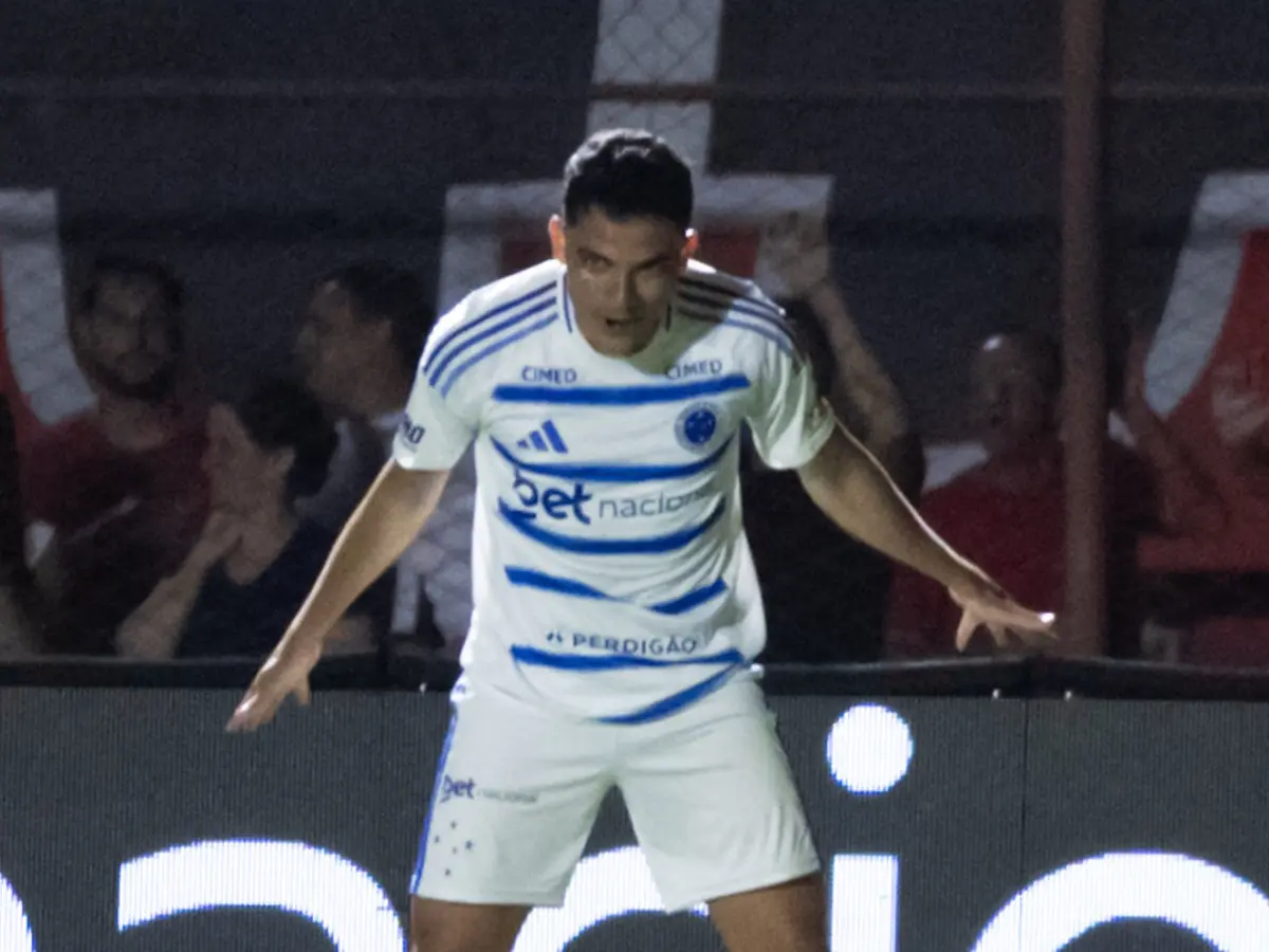 Bruno Rodrigues reestreia no Cruzeiro e marca um dos gols