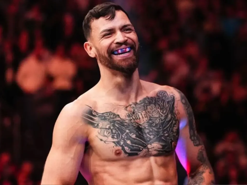 Maurício Ruffy aplicando nocaute em Rafael Fiziev no segundo round do UFC 325 na Austrália