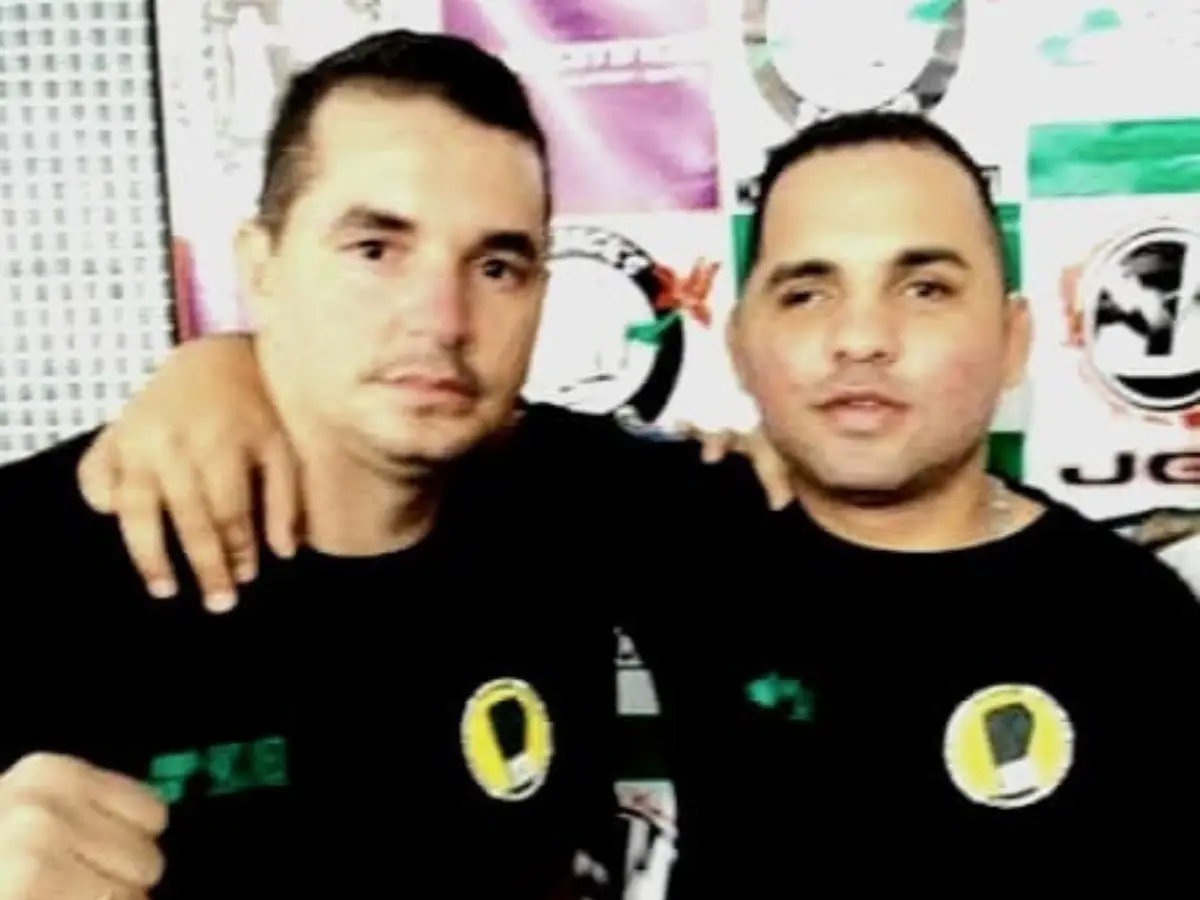 O ex-lutador de MMA Will Ribeiro aparece sorridente ao lado de seu irmão e braço direito, Wladimir Alves, em um registro que simboliza a parceria e o trabalho social da dupla