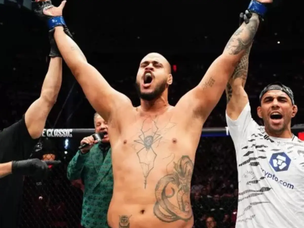 Tallison Teixeira comemora vitória por decisão unânime sobre Tai Tuivasa no UFC 325