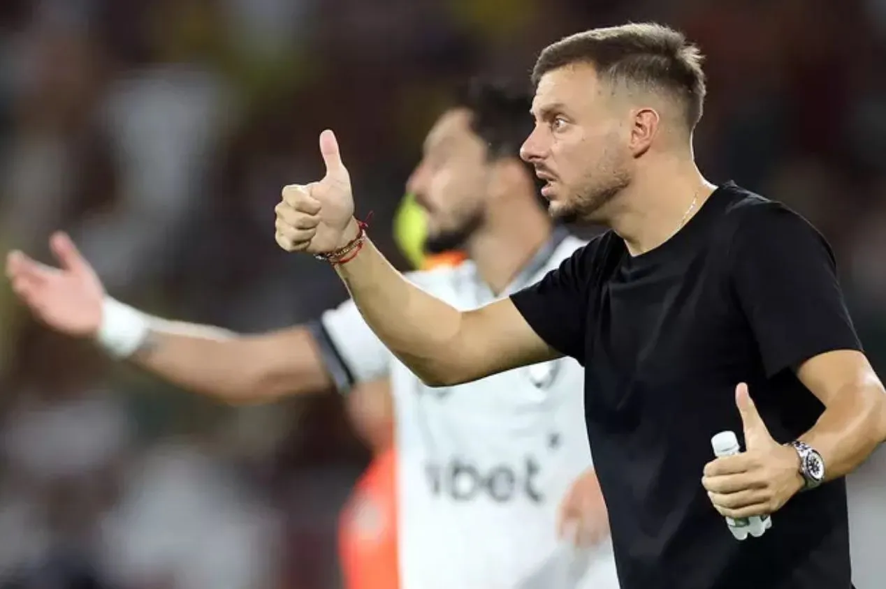  “Se estou aqui, é porque nossa relação é top”, diz Martín Anselmi após vitória do Botafogo