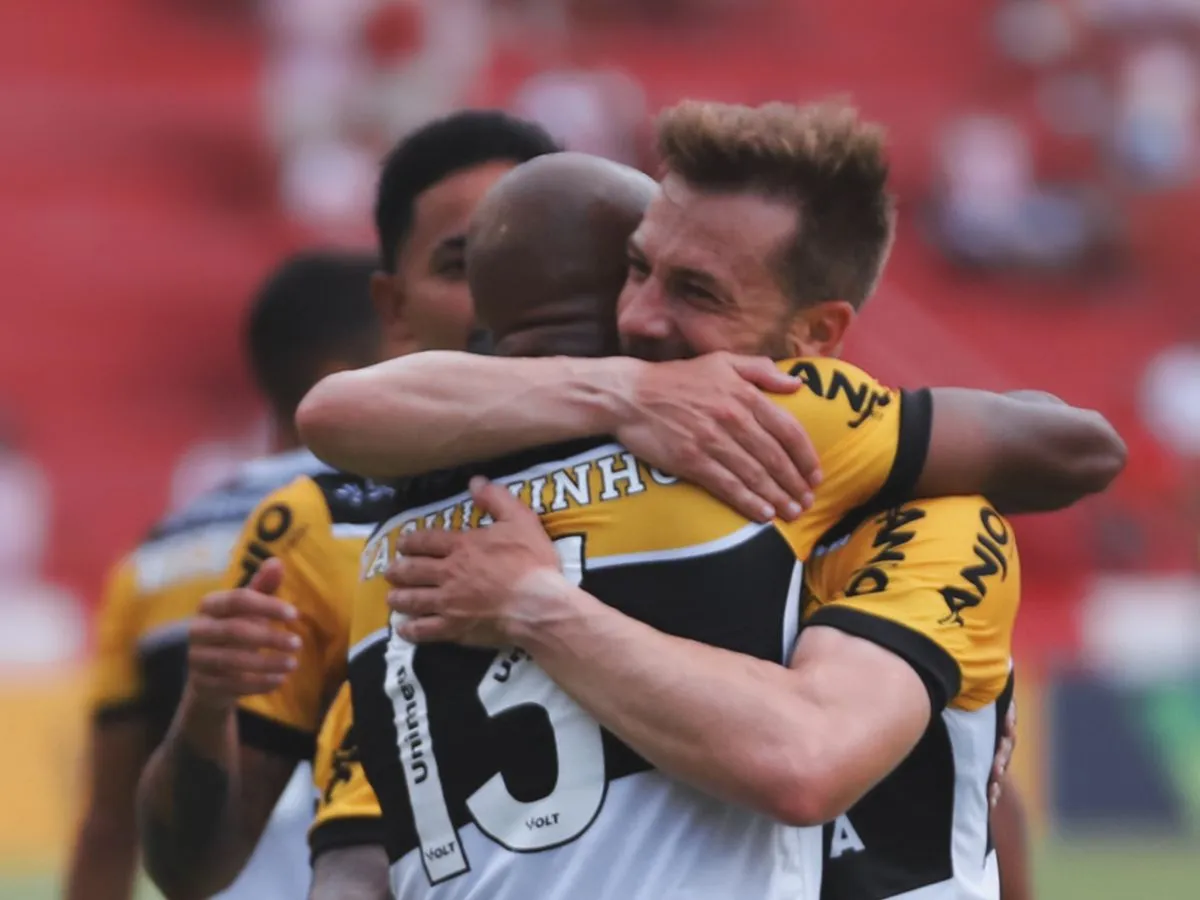Criciúma vence o Náutico fora de casa e larga bem no Brasileirão Série B